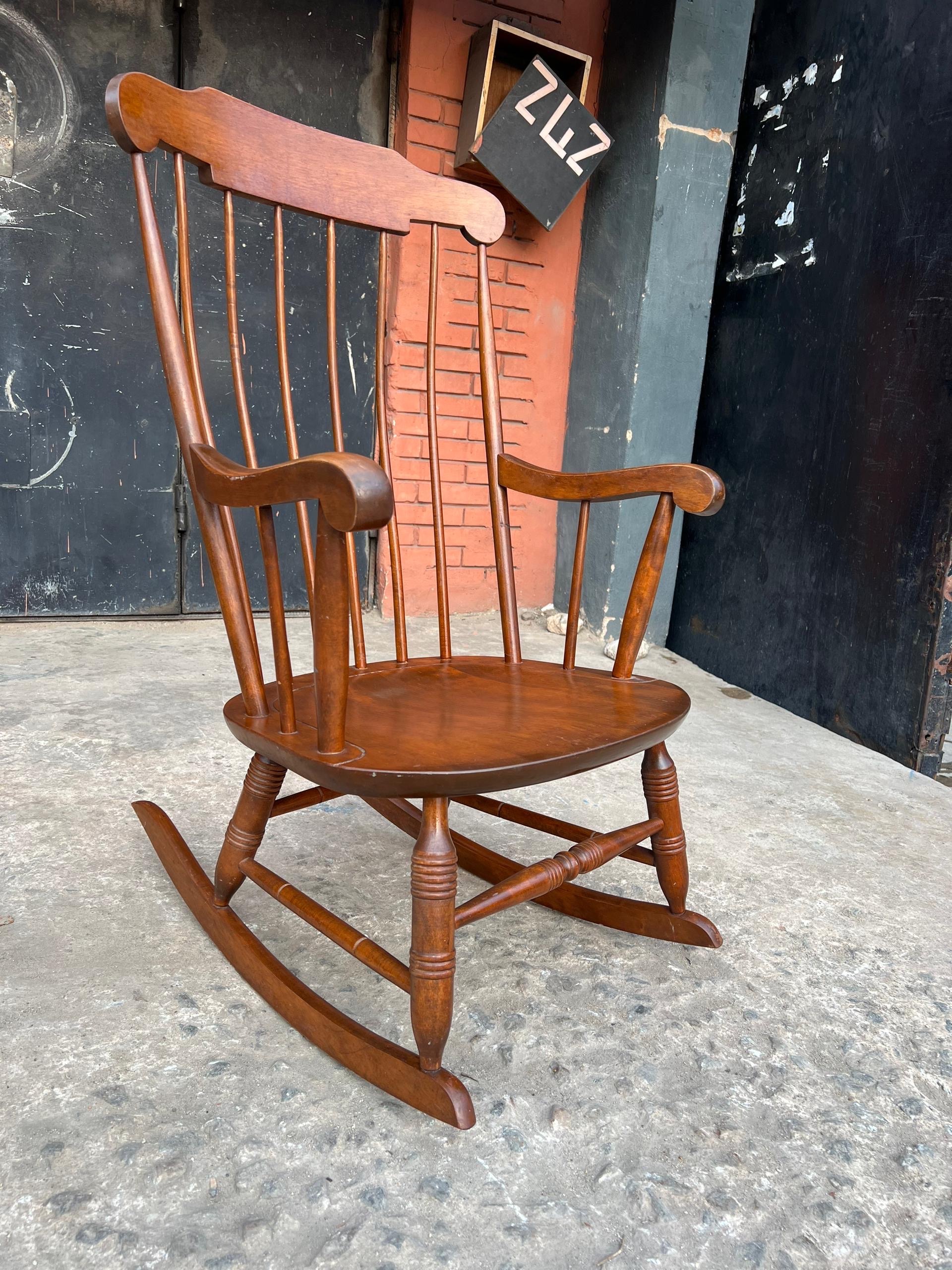 ROCKING CHAIR