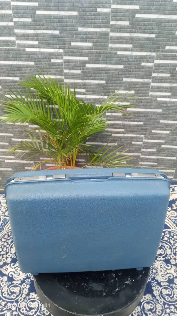 Vintage & Retro Suitcases & Briefcases Collection - Image 10