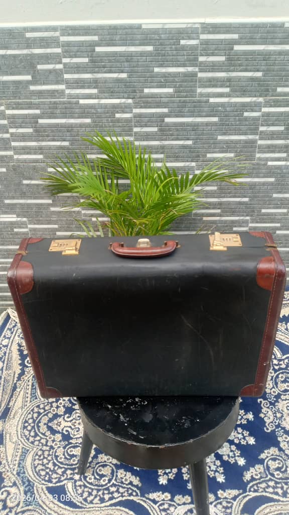 Vintage & Retro Suitcases & Briefcases Collection - Image 8