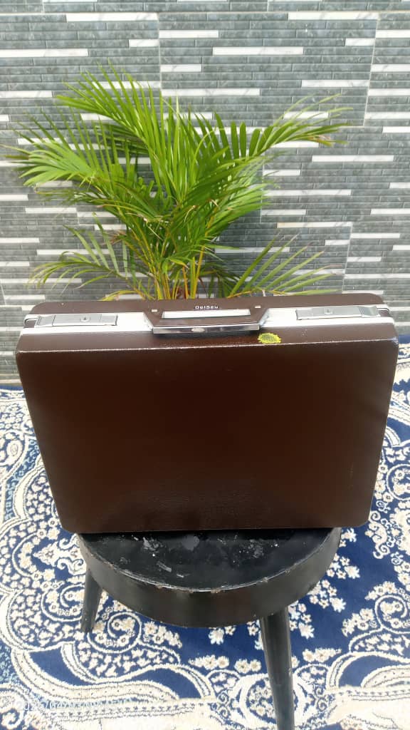 Vintage & Retro Suitcases & Briefcases Collection - Image 4