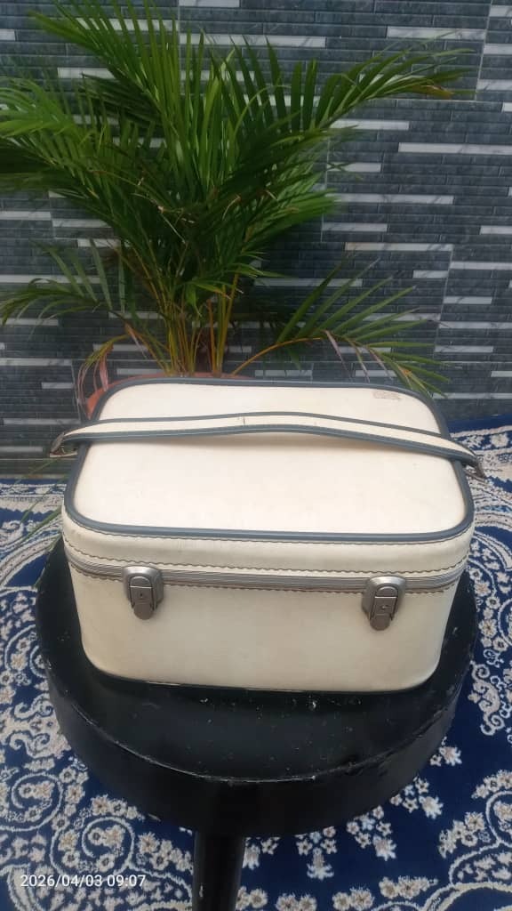 Vintage & Retro Suitcases & Briefcases Collection - Image 5