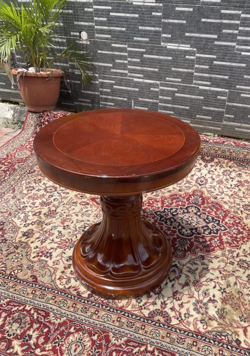 Traditional Round Pedestal Accent Table