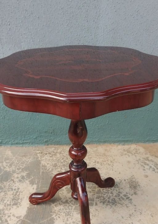 Traditional Pedestal Side Table
