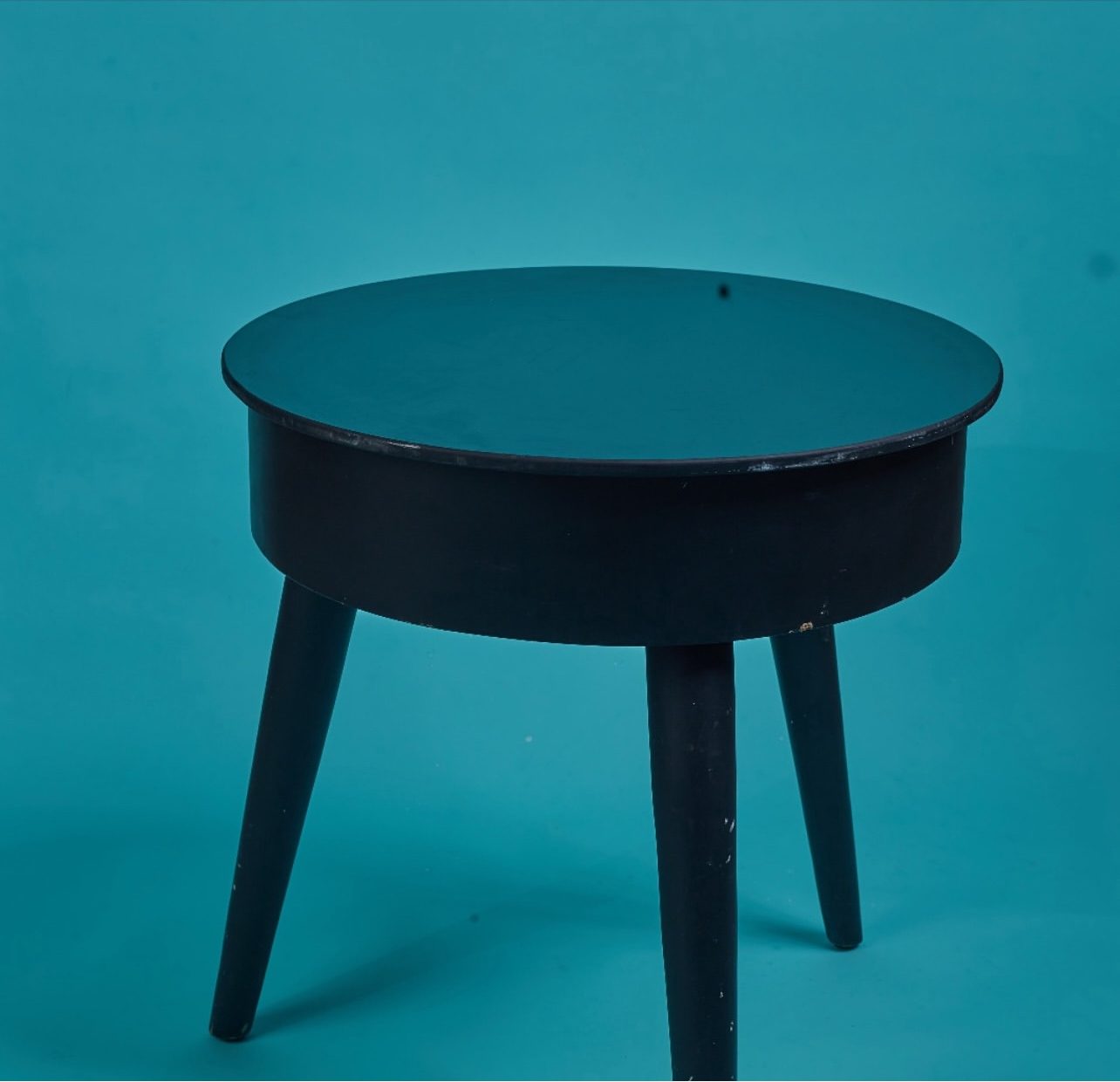 Minimalist Black Round Accent Table Stool