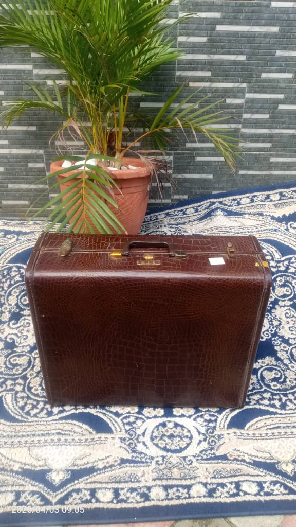 Vintage & Retro Suitcases & Briefcases Collection - Image 19