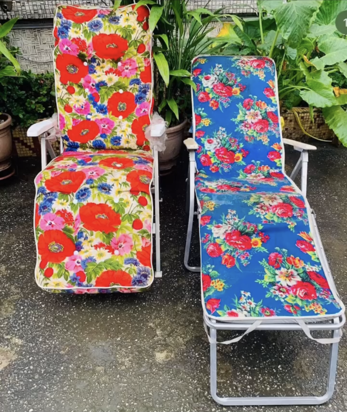 Retro Floral Folding Lawn Loungers