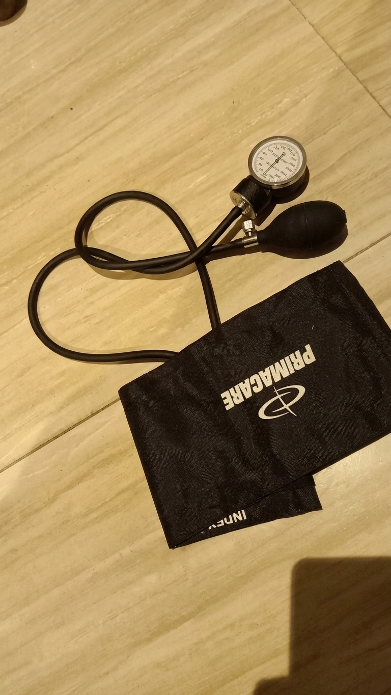Manual Primacare Aneroid Sphygmomanometer
