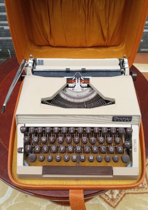 Vintage Irene Super Portable Typewriter in Carrying Case