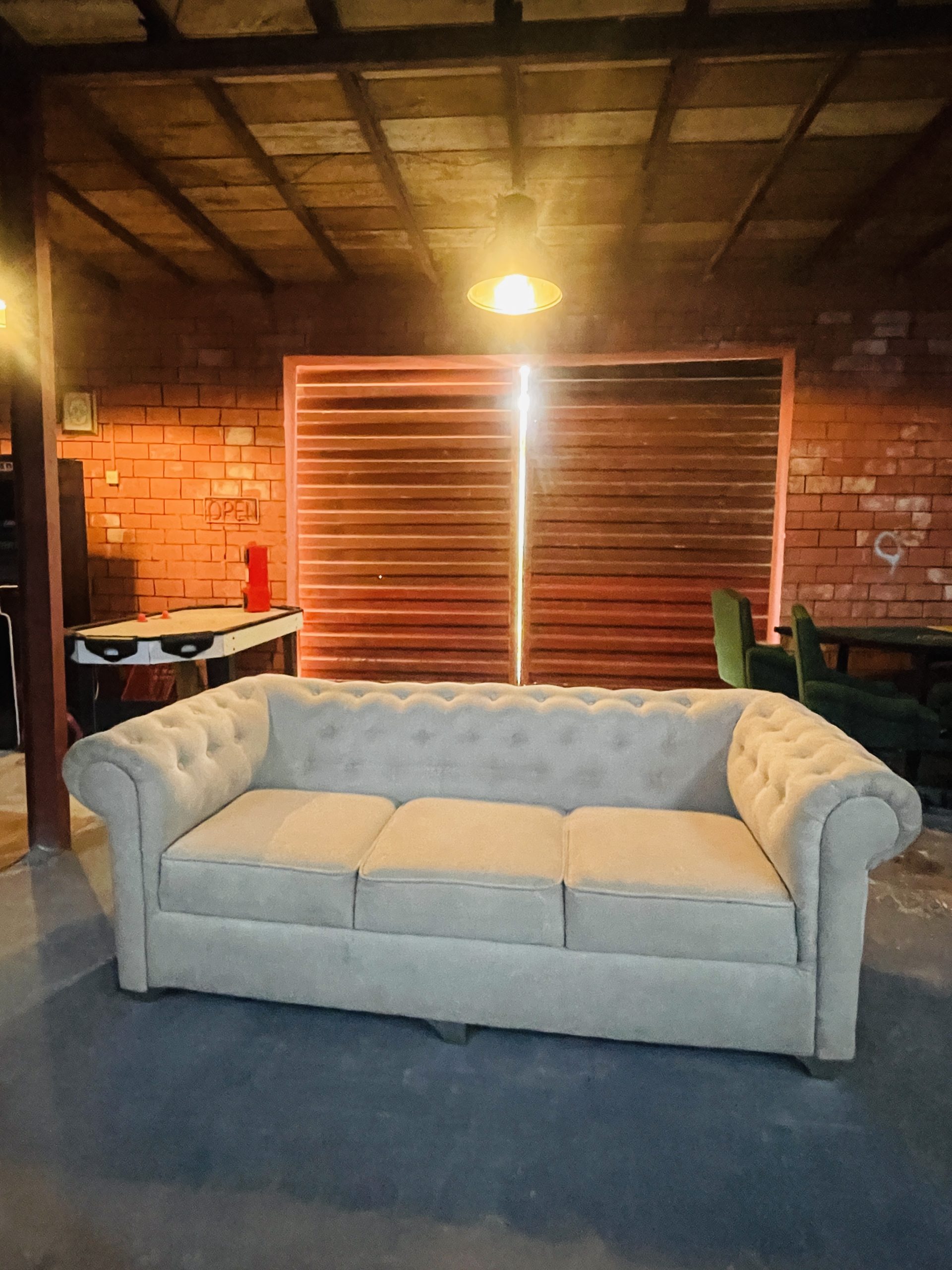 Light Grey Tufted Fabric Chesterfield Sofa